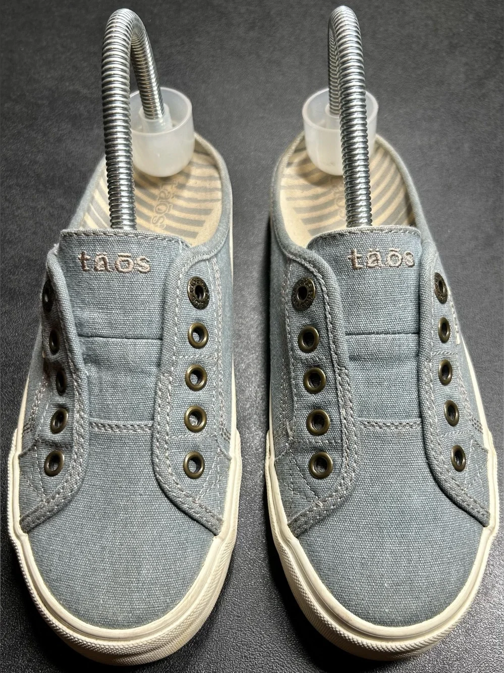 Taos Footwear casual slip
